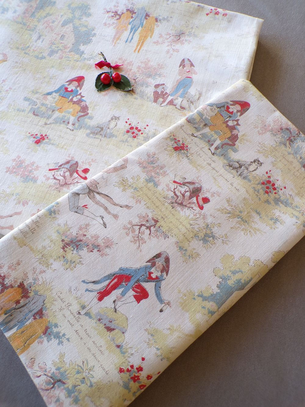 Ancien Tissu "Cadet Rousselle"