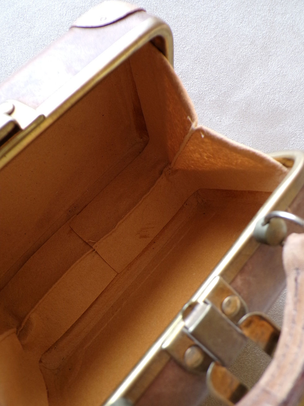 Miniature : Petite Valise en Cuir