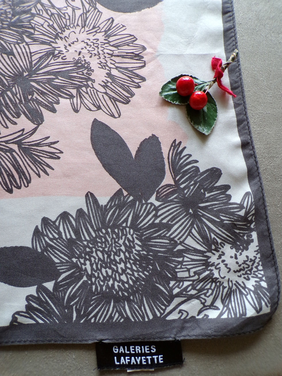 Miniature : Foulard en Soie GALERIES LAFAYETTE
