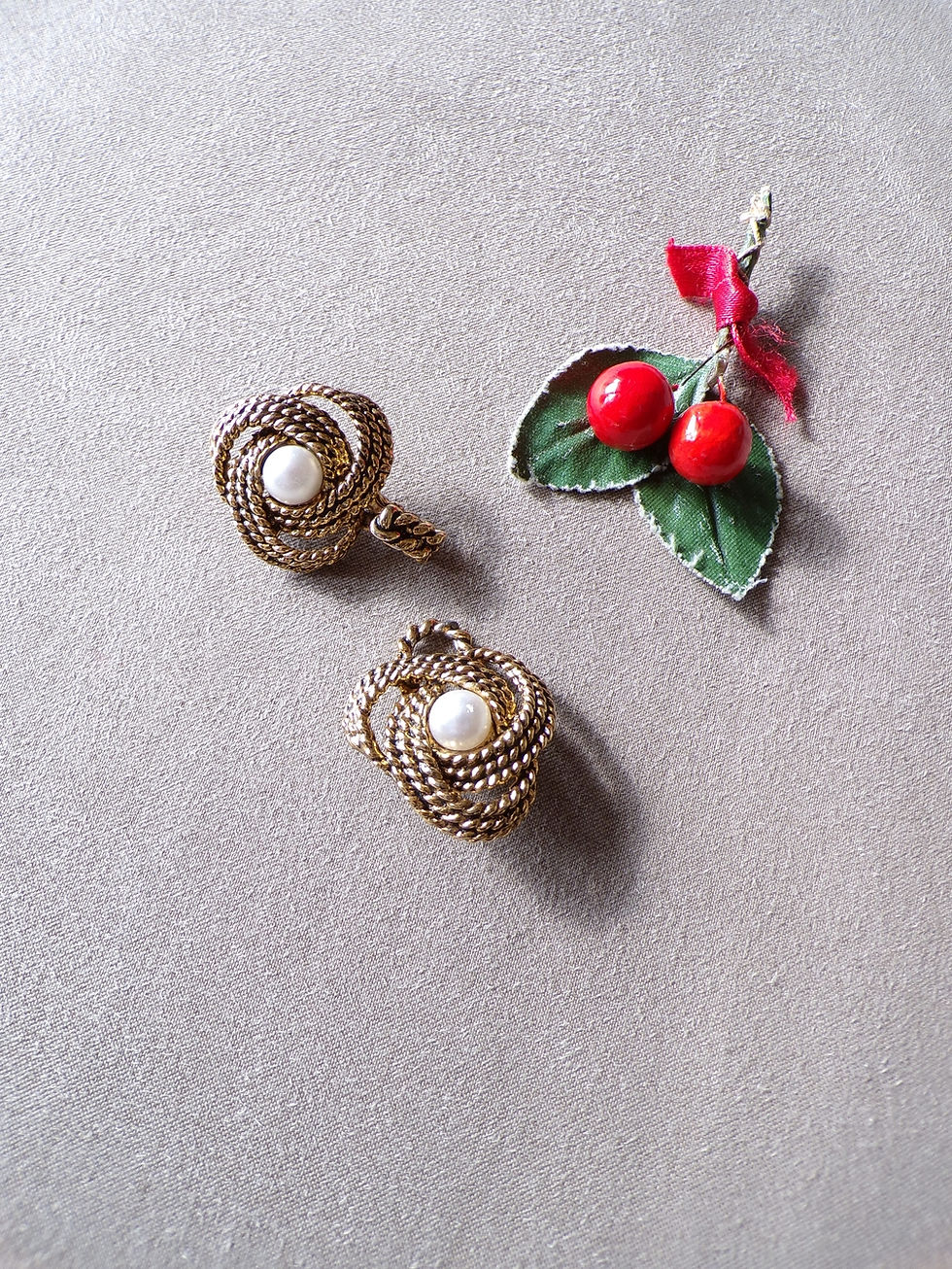 Miniature : Boucle de Cape Dorure et Nacre