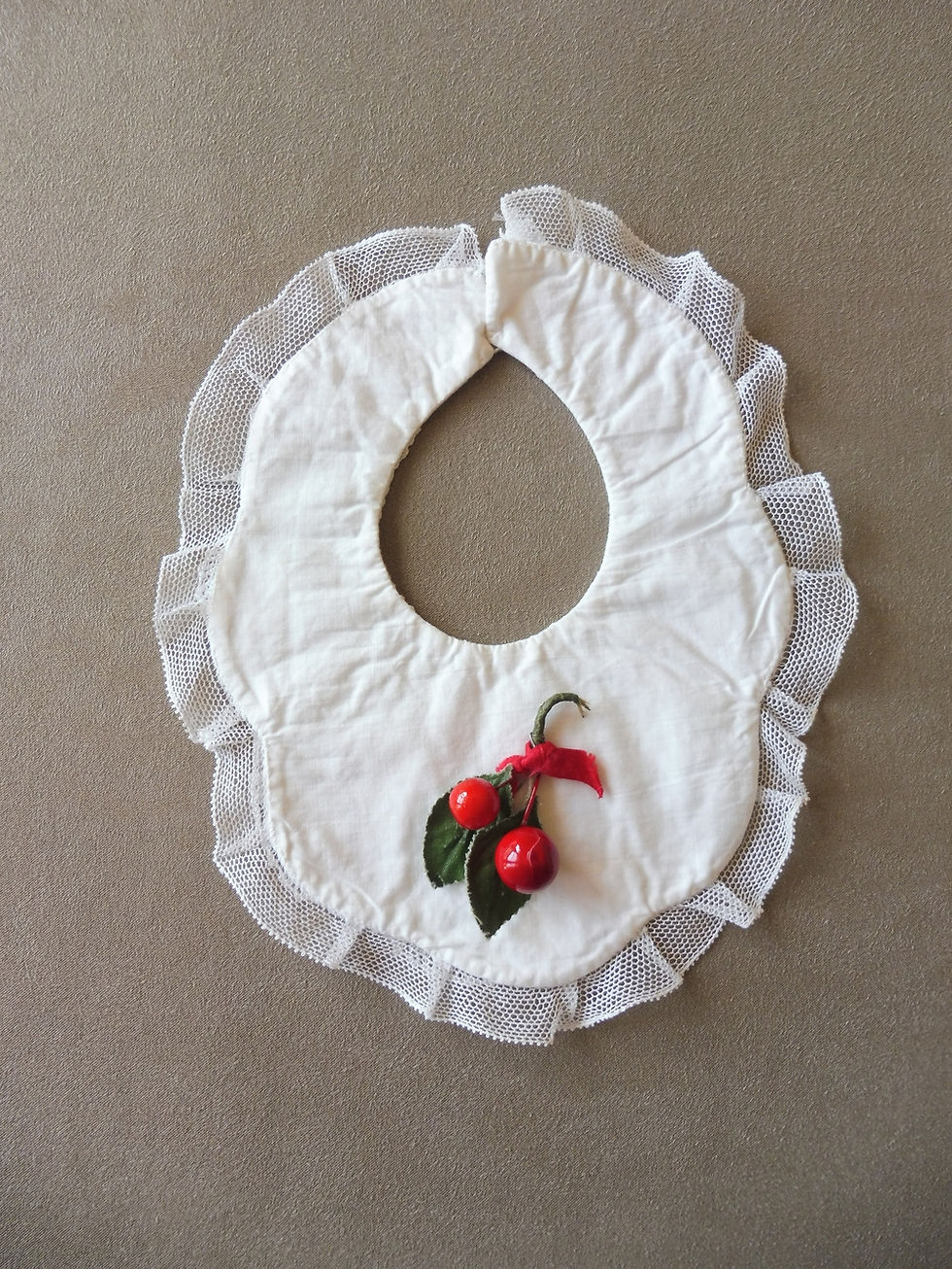 Miniature : Bavoir en Dentelle