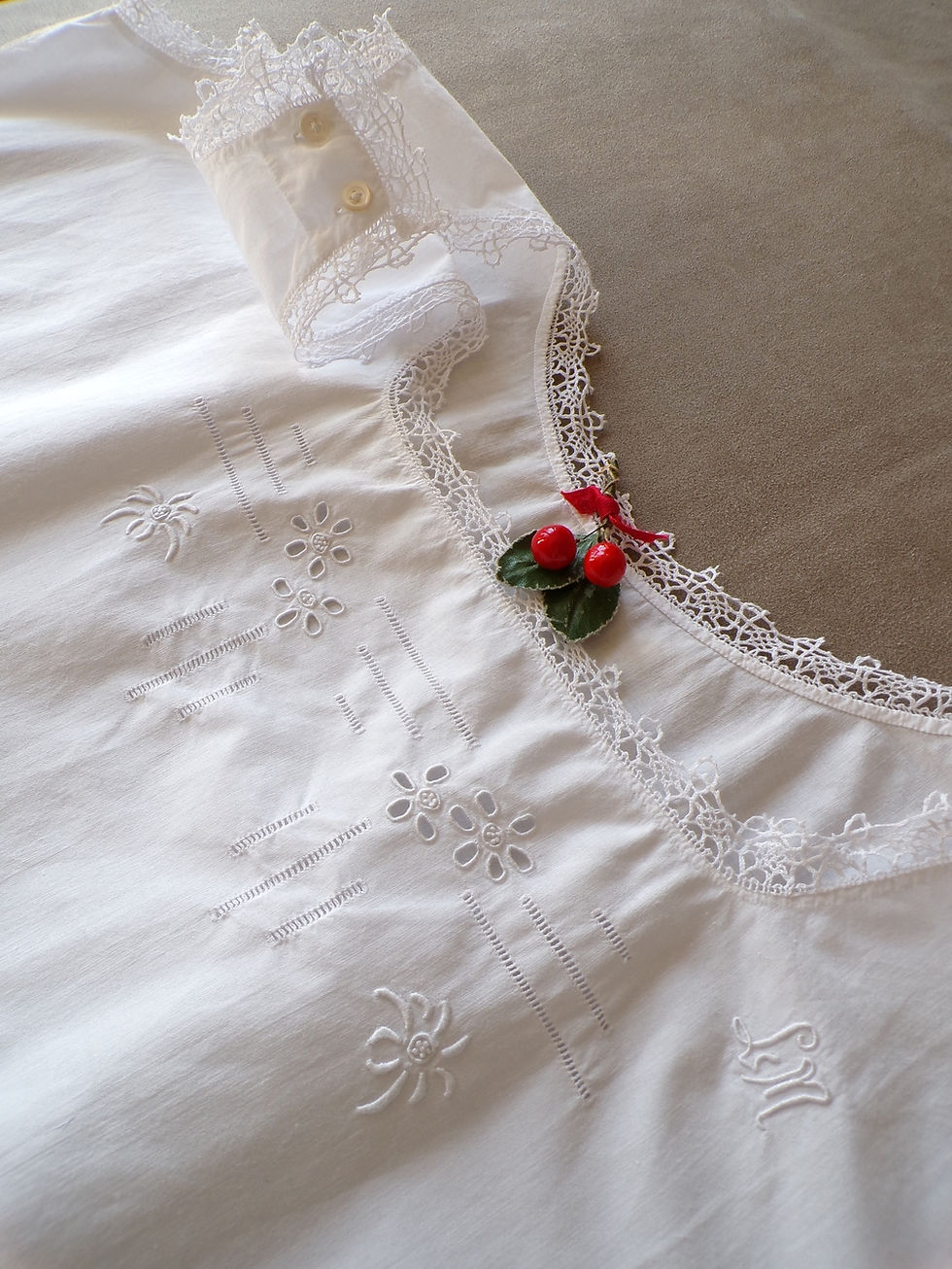 Miniature : Chemise de Nuit Brodée (n°18)