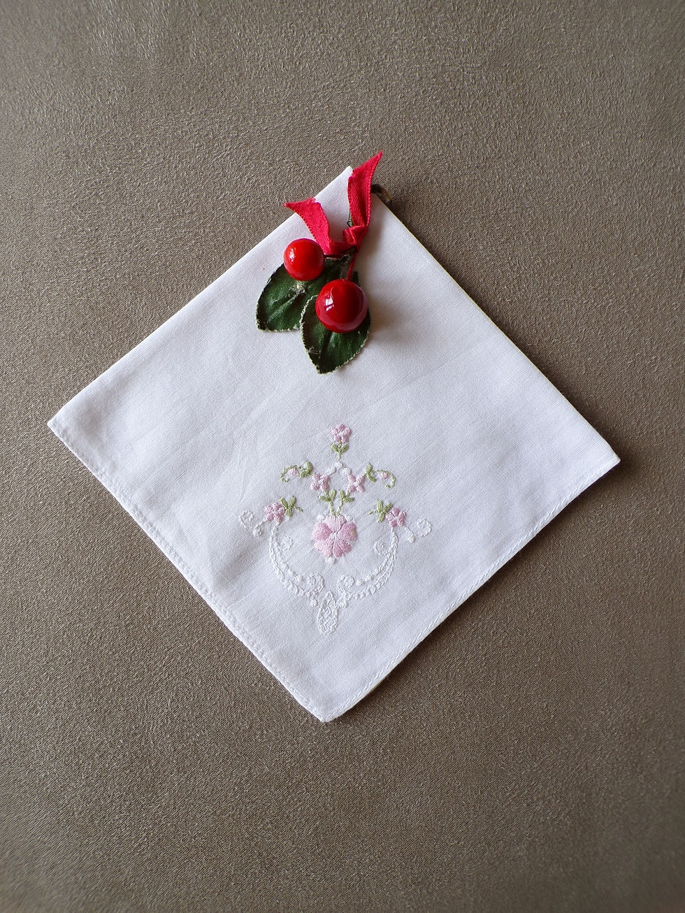 Miniature : Mouchoir Brodé