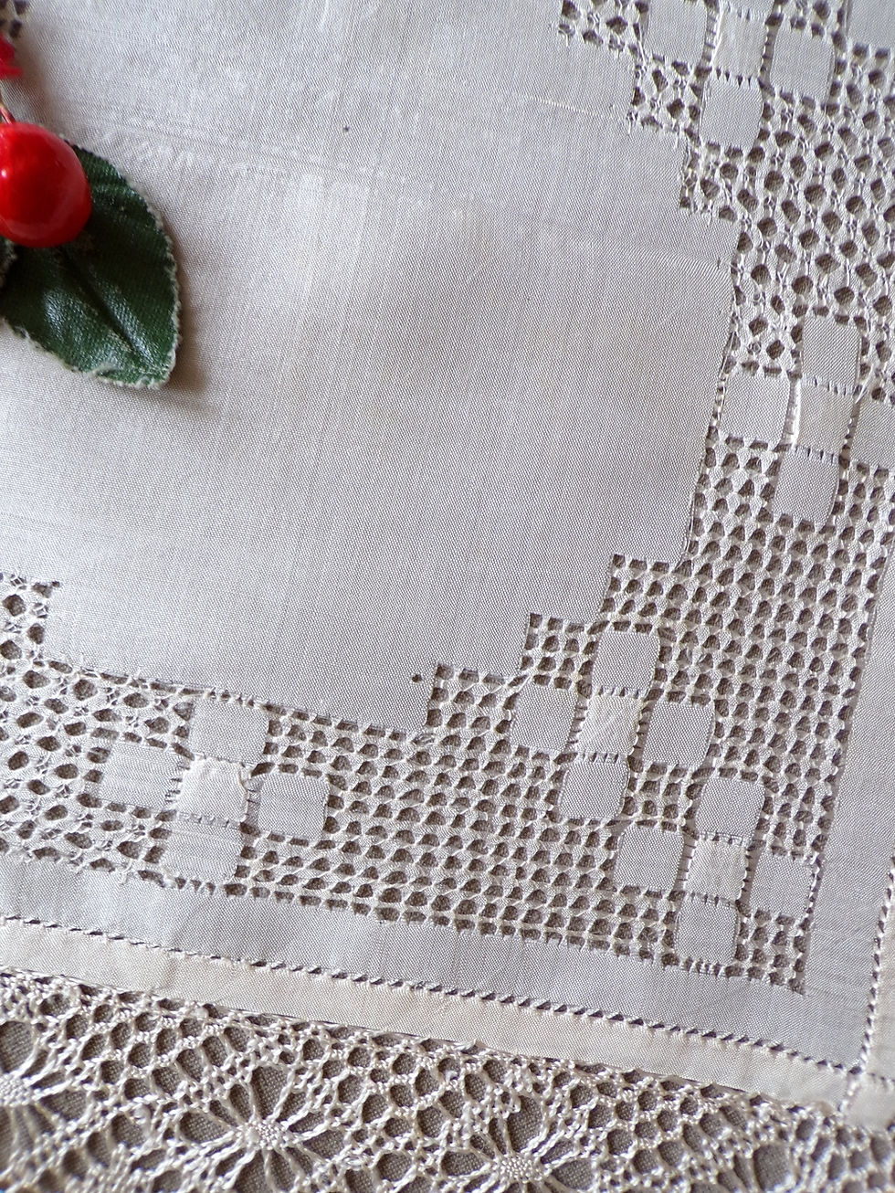 Miniature : Pochette en Soie et Dentelle