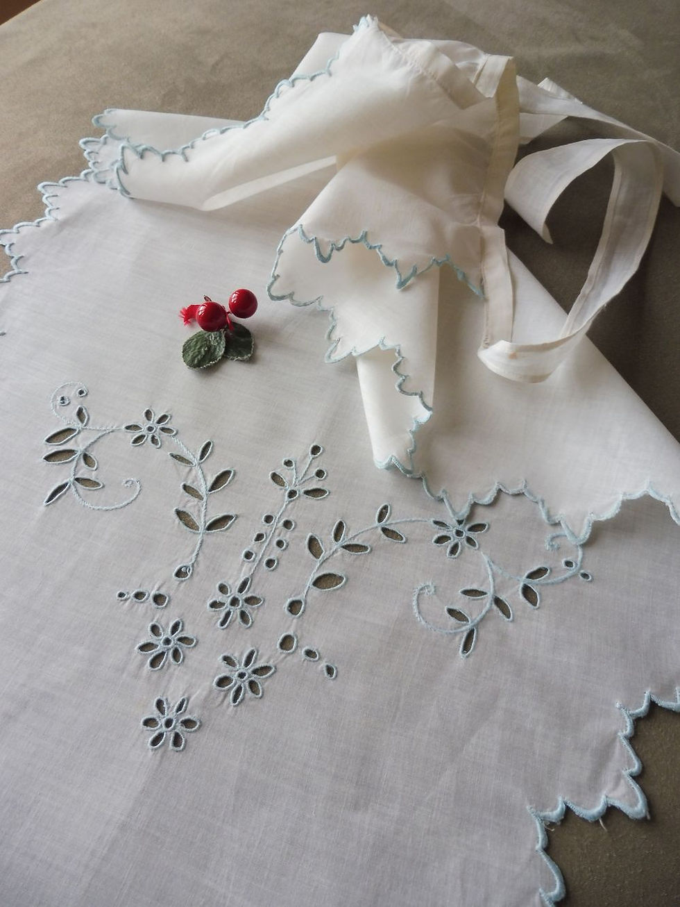 Miniature : Tablier Broderies Bleues