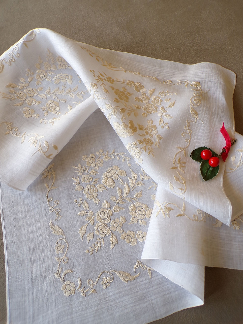 Miniature : Mouchoir de Mariée Brodé