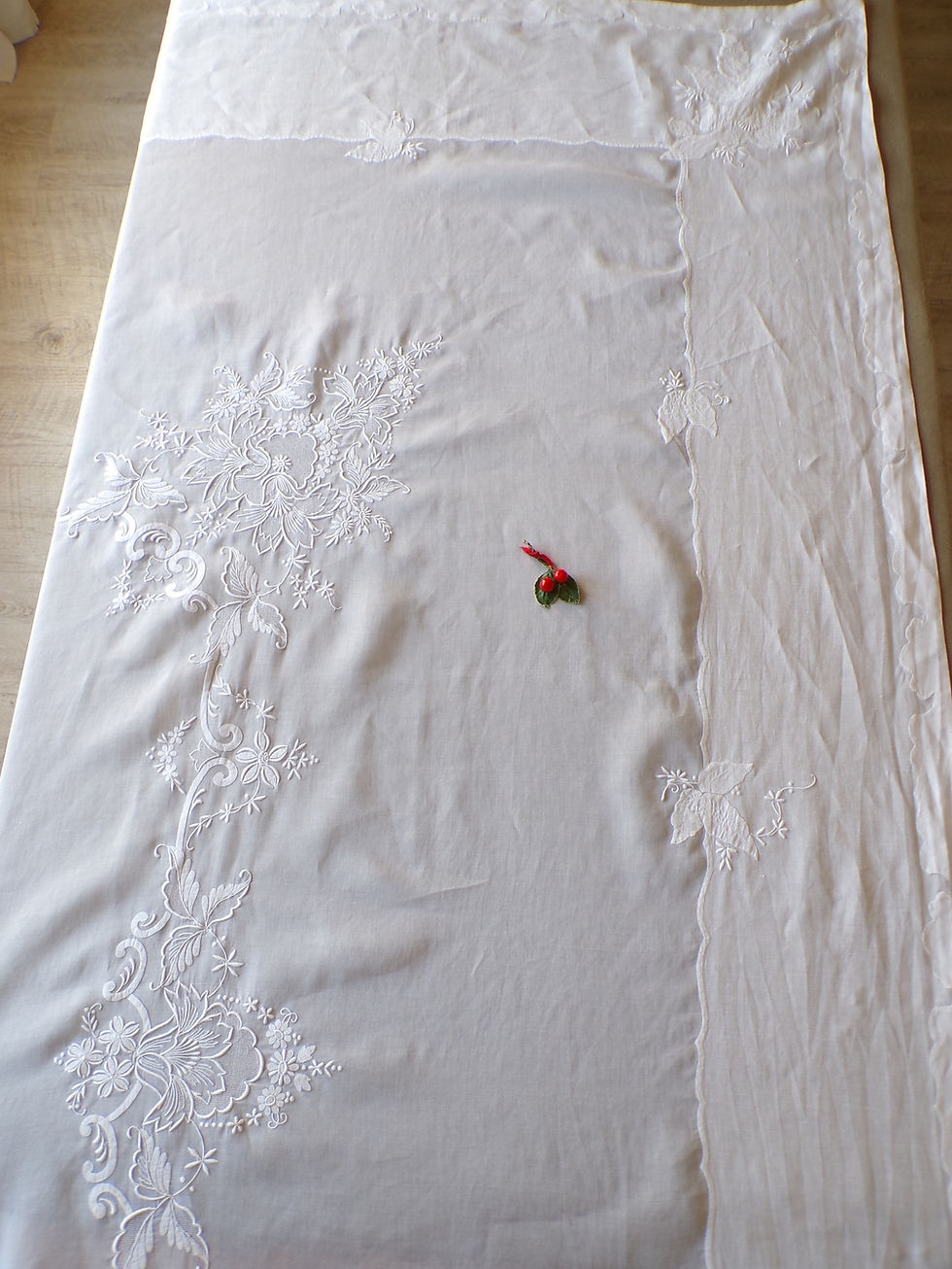 Miniature : Grande Nappe en Organza Brodé