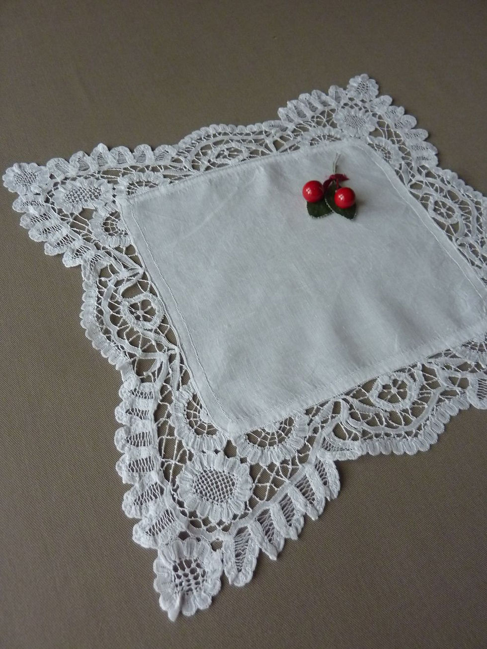 Miniature : Pochette en Fil et Dentelles