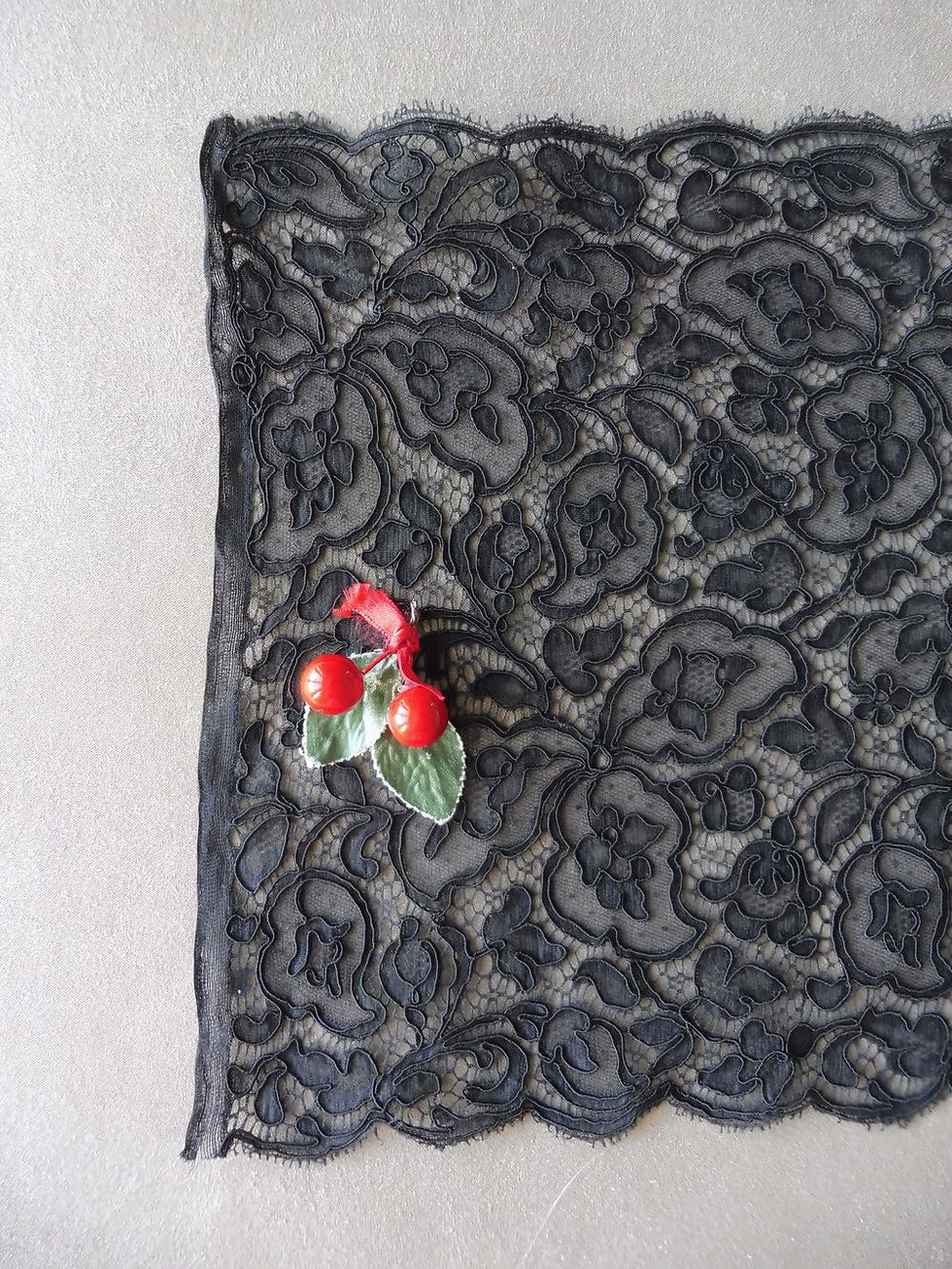Miniature : Large bande de Dentelle Noire