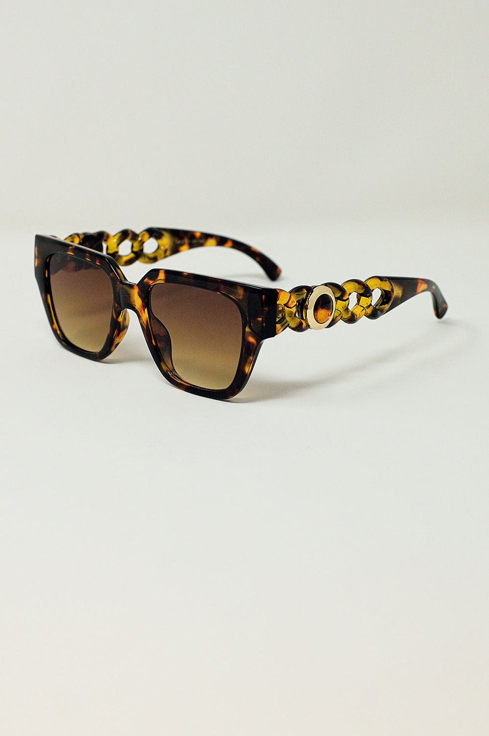 Thumbnail: Oversized Cat Eye Sunglasses in Brown Vintage