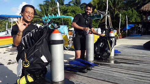 HAPPYDIVERS-PocnaDiveCenter-islamujeres-