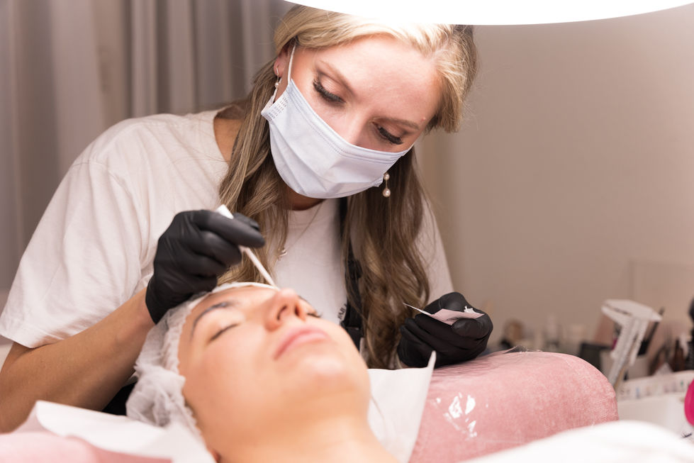 Коррекция бровей