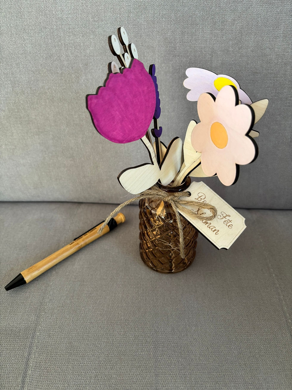 Miniature : Bouquet de fleurs en bois avec vase en verre