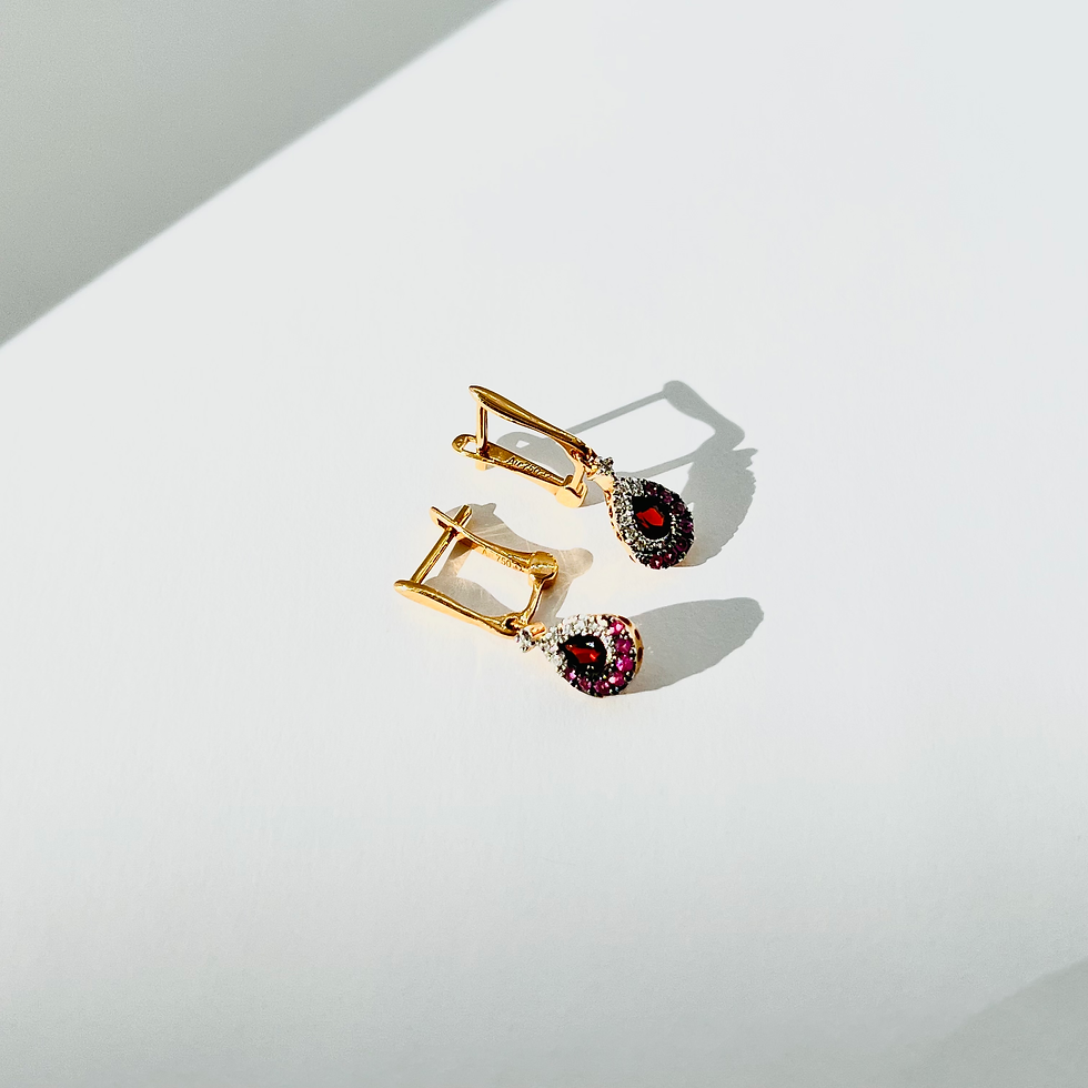 Miniaturbild: Boucles d'oreilles en Or Rose 18K avec Grenats, Saphirs et Diamants