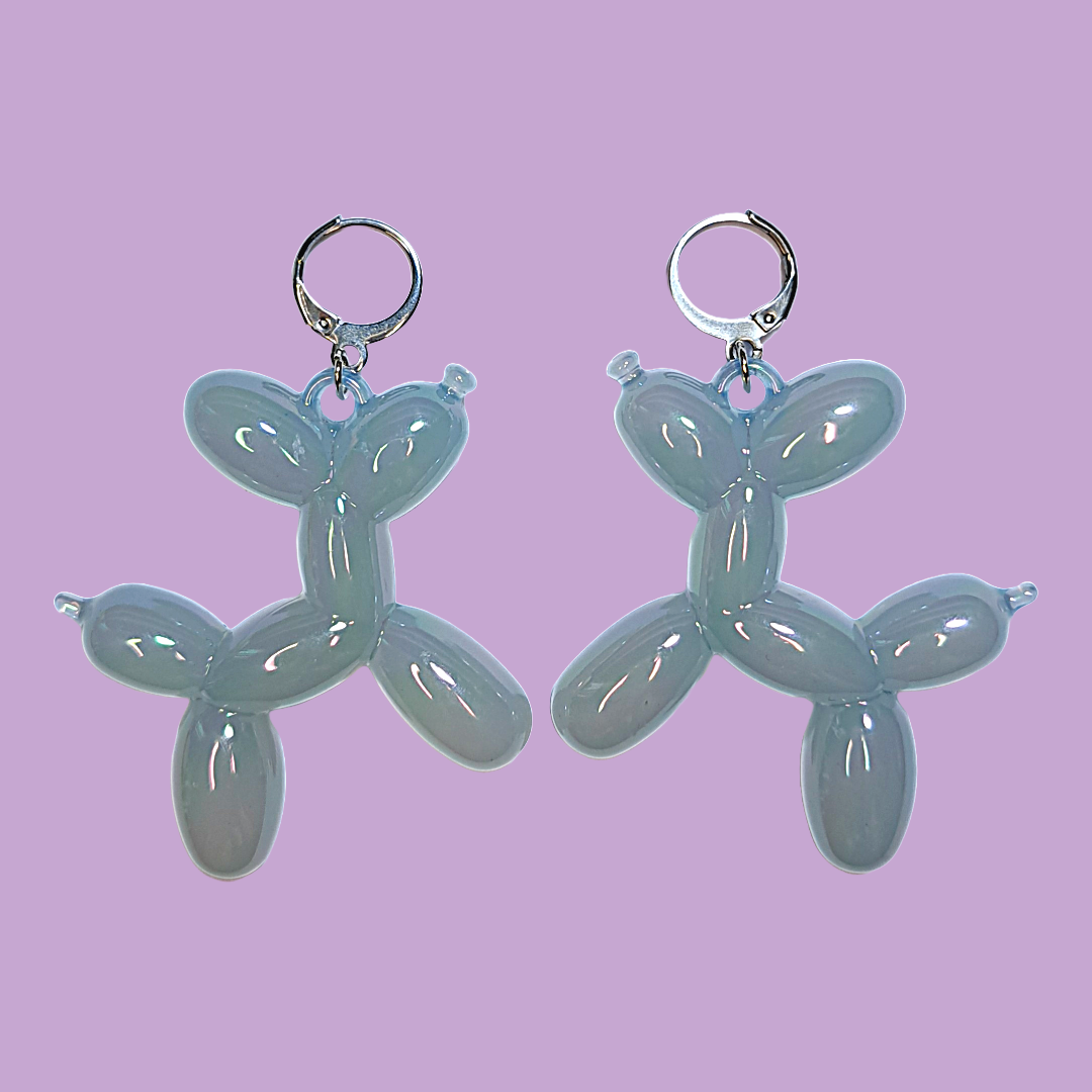 brinco de balão de cachorro azul irisado