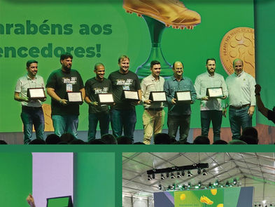 Maqnelson recebe prêmios John Deere em evento Pré-Agrishow