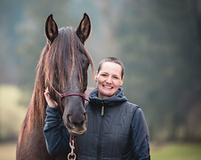 Portrait mit Pferd Sandy Huber.jpg