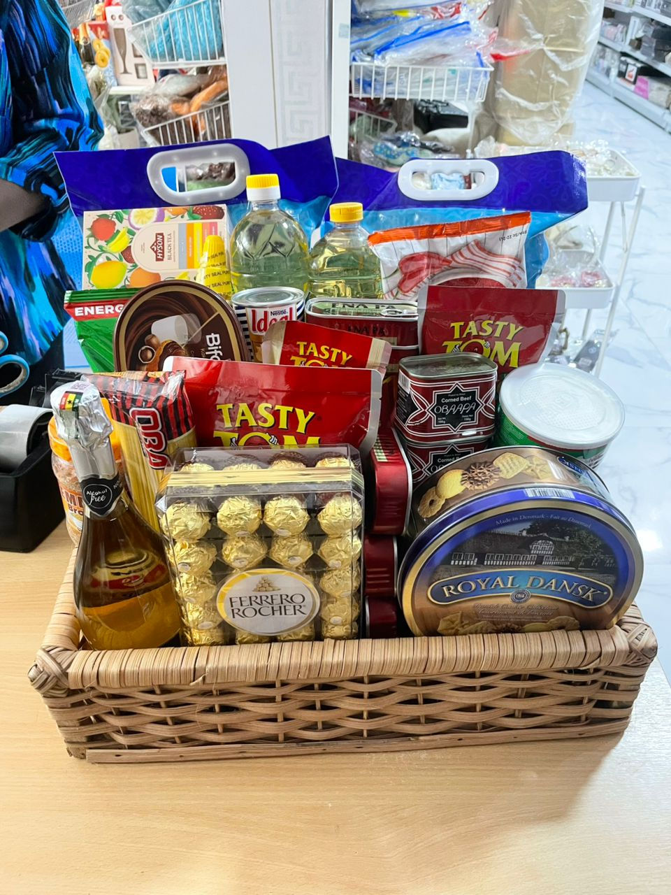 Thumbnail: Mummy and Daddy Big Basket Christmas Hamper