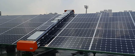 Socio de equipos de limpieza solar