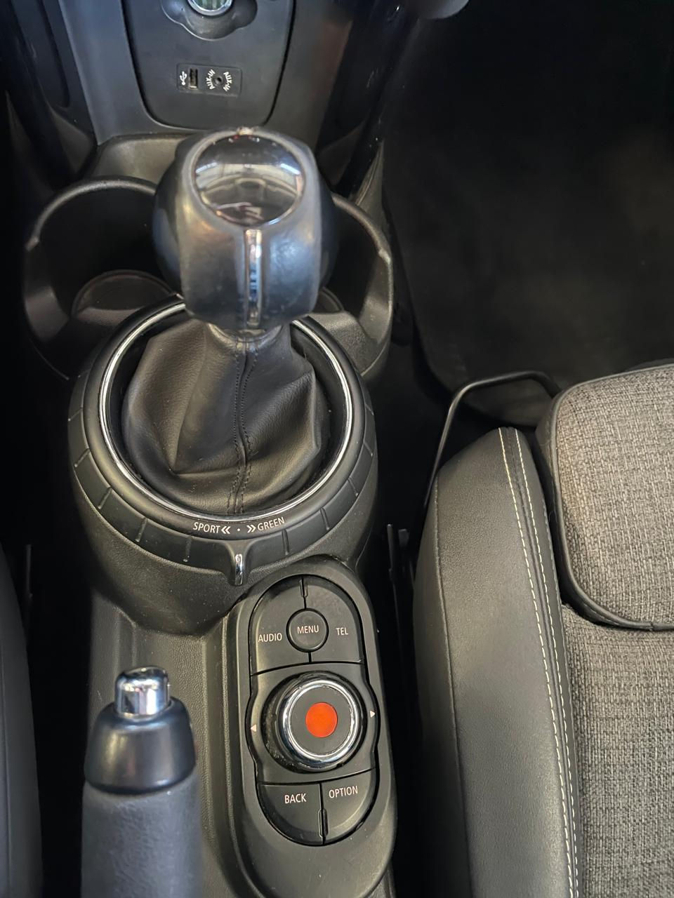 Miniatura: MINI COOPER F55