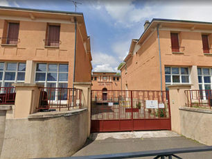 À l’école Jules-Ferry de Chartres (Eure-et-Loir), les parents d’élèves se mobilisent pour sauver les tilleuls de la cour, menacés d’abattage par la mairie après la tempête de juin