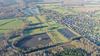 Le Domaine Vidame, à La Ferté-Vidame (Eure-et-Loir), ancien site d’essai de Citroën en pleine reconversion, a été présenté au salon Rétromobile 2026