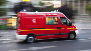 Chartres : les sapeurs-pompiers interviennent rue Blaise-Pascal, où une épaisse fumée se dégageait du bâtiment industriel