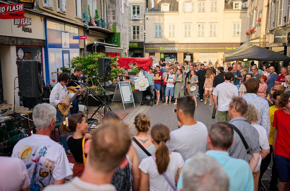 Une trentaine de groupes s'installeront dans le centre-ville de Chartres pour célébrer le début de l'été / Photo : Ville de Chartres