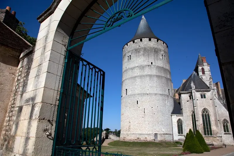 Le centre historique de Châteaudun, cœur de la programmation estivale et des visites guidées proposées par l'Office de Tourisme