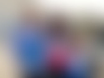 La présidente du club de BMX de Chartres, aux côtés de deux jeunes pilotes mobilisés pour un projet solidaire, fait partie des 13 associations ayant reçu une aide de 2 500 € de la fondation “1% pour le sport