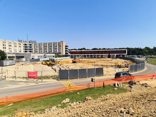 À l’hôpital de Chartres, (Eure-et-Loir) le chantier du futur bâtiment de réanimation et urgences pédiatriques progresse, avec une étape clé prévue le 28 août