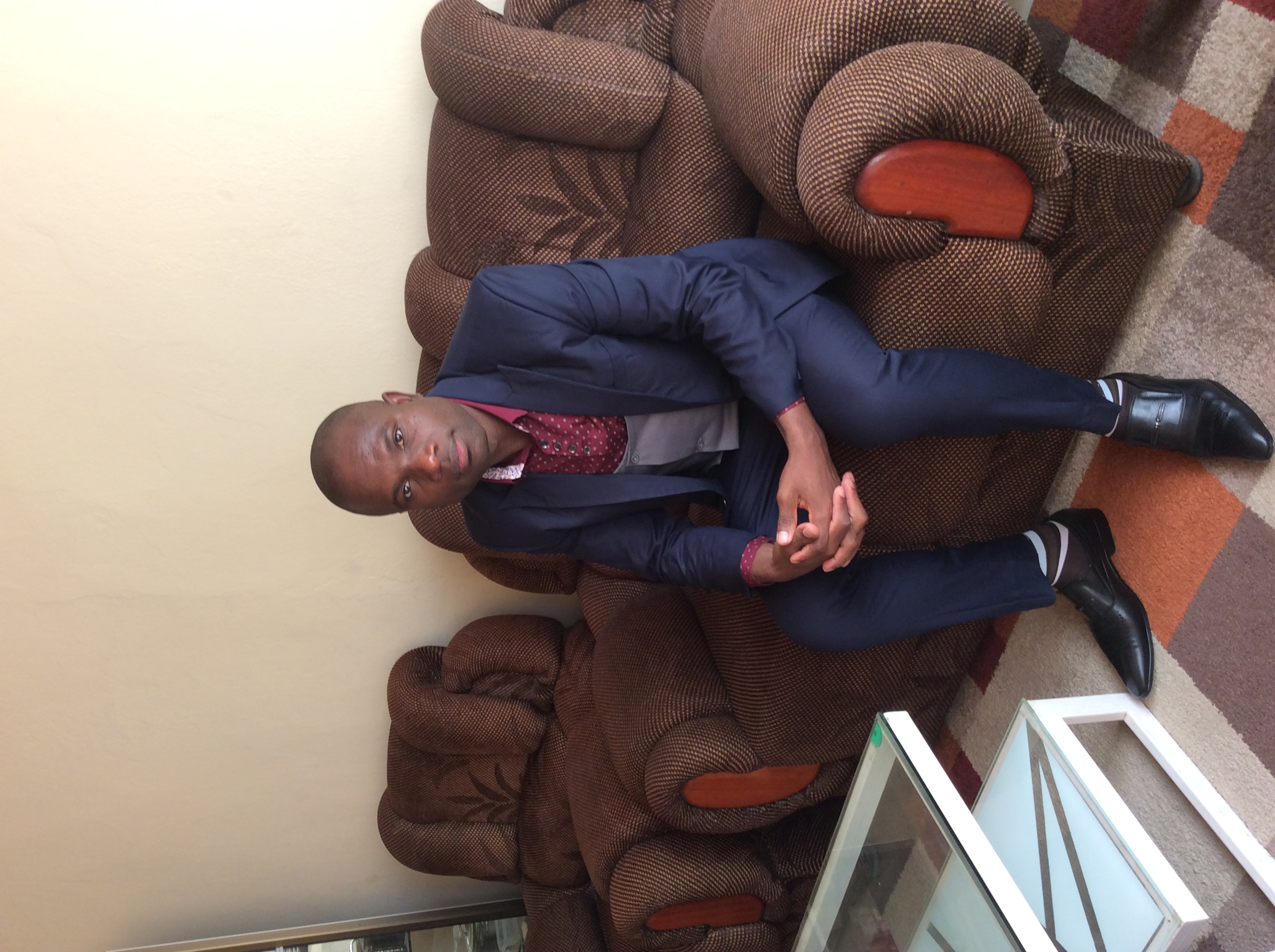 Ayivugwe Kabemb. Tumenye Ibufuliiru guliri mukolwa mwiija bweneene. Guno mukolwa gukangwaasa ukumenya bingi hingulu lye'mwitu.