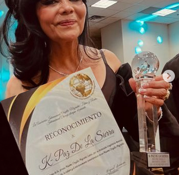 K-Paz De La Sierra Recibe Premio Adwards Orgullo Migrante Latino 2024, Felicitas Gómez Galardonada.