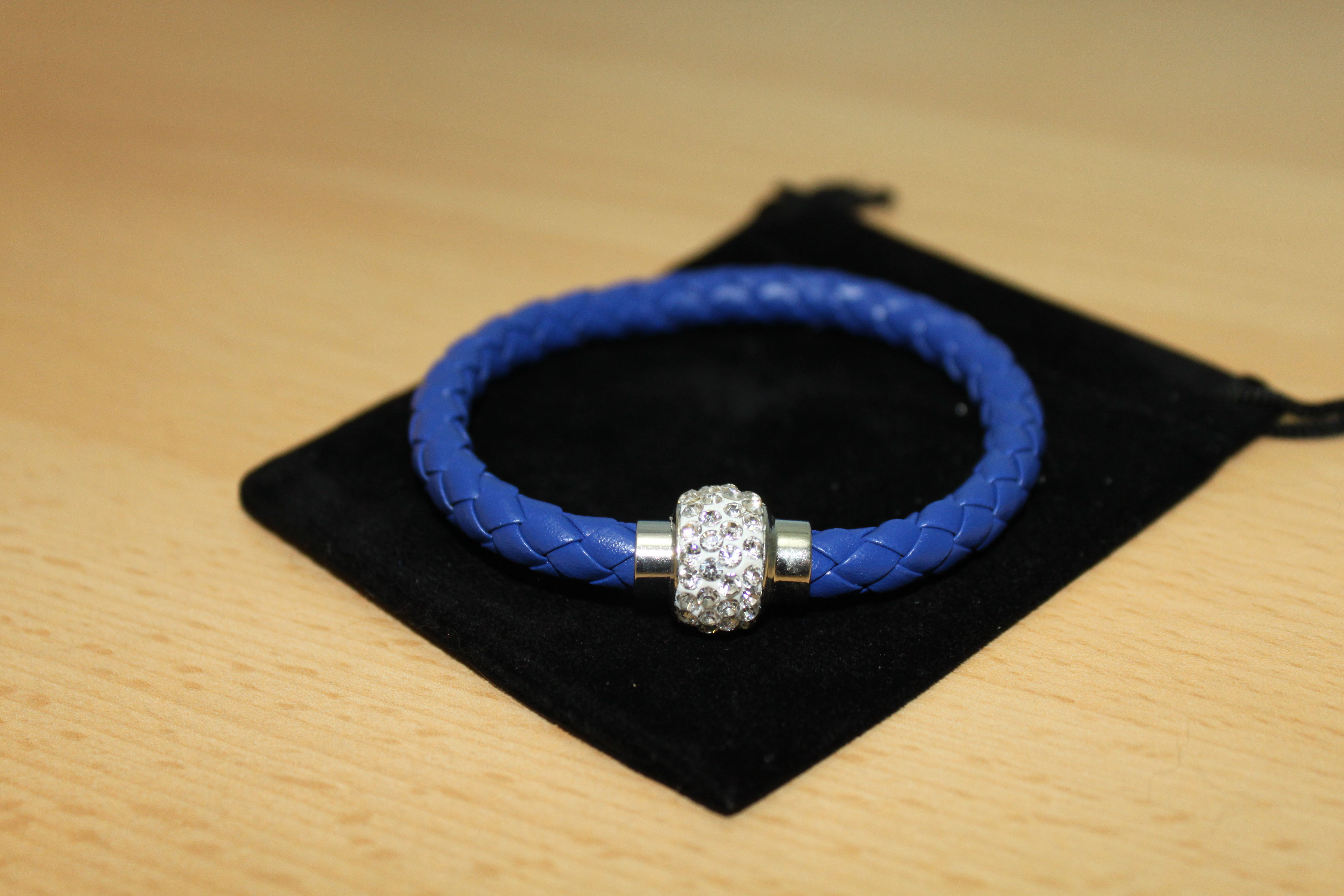 Браслет со стразами синий