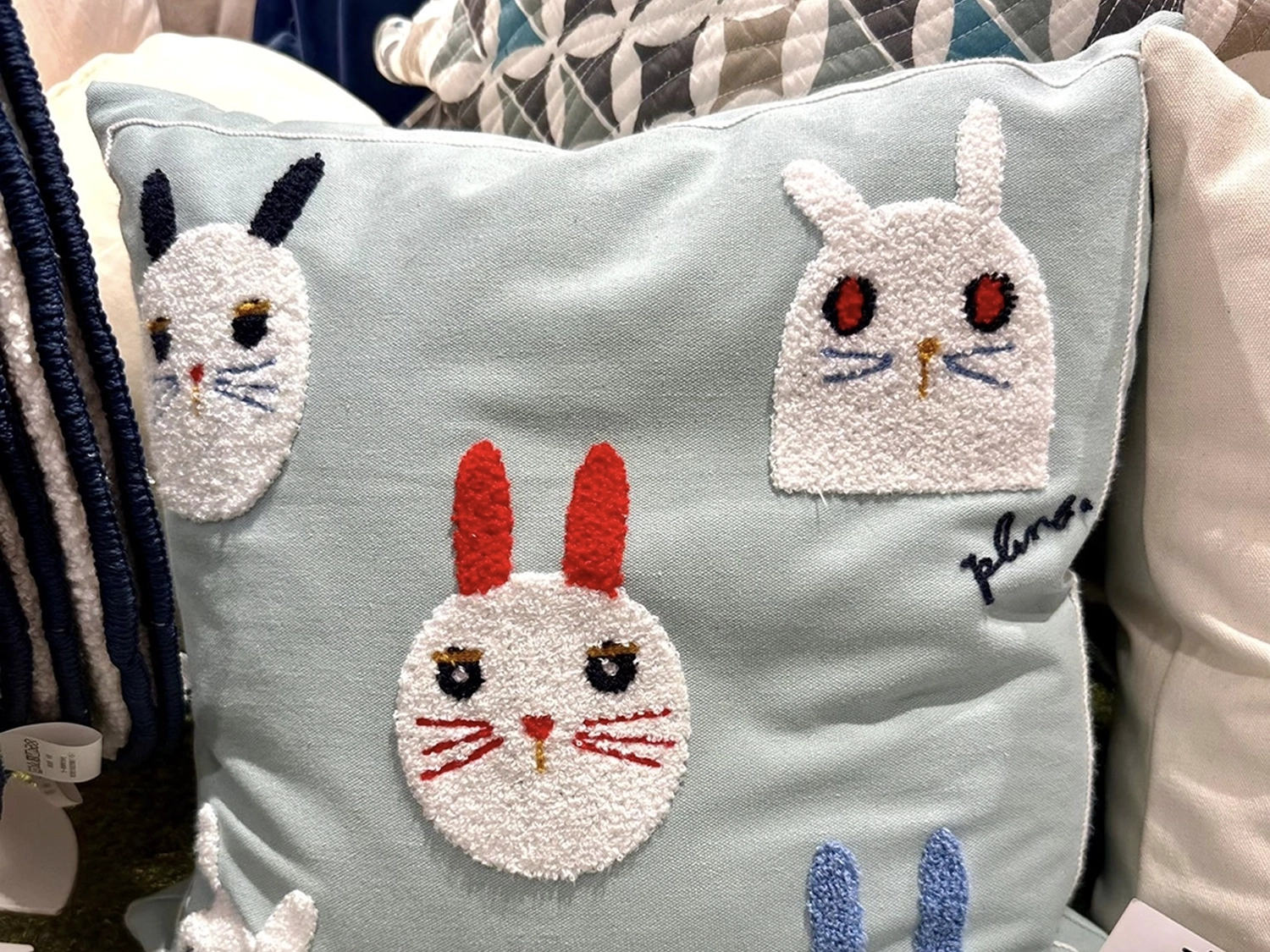 Plune. プルーン 俏皮兔立體刺繡咕𠱸套