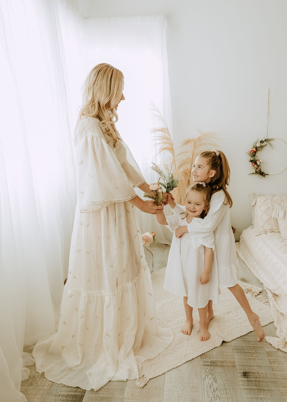 calgary-mothers-day-mini-sessions-daughters-hand-mom-flowers