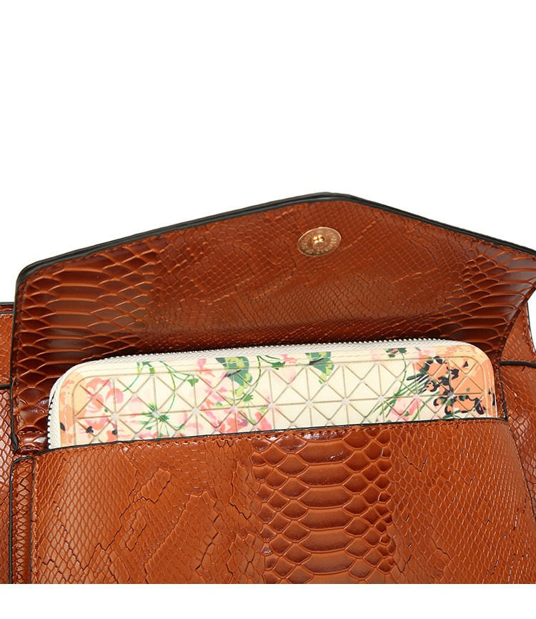 Thumbnail: Women's Snake Print Handbag