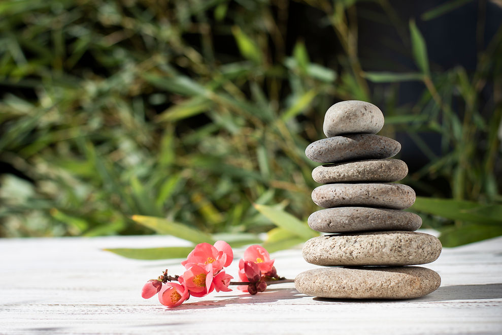 arrangement-with-spa-stones-flowers.jpg