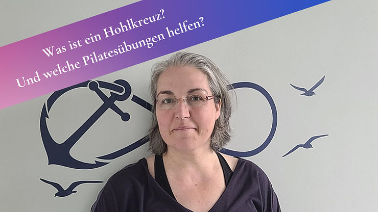 Titelbild zum Artikel mit der Autorin vor einer Studiowand mit einem Endloszeichen und daneben Möwen