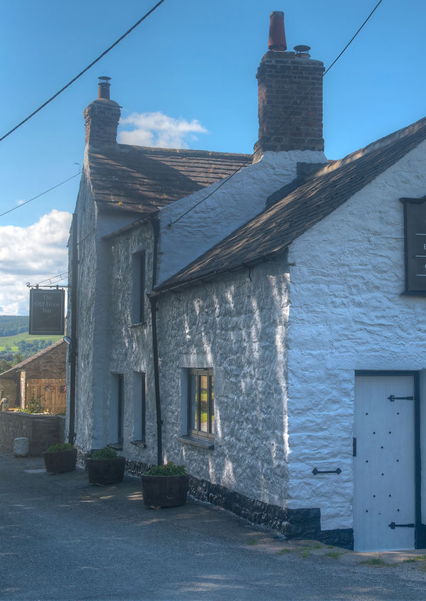 pub 01a_b_c_tonemapped.jpg