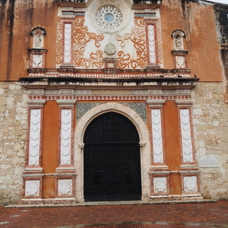 Eingang zur ältesten Kathedrale in der neuen Welt: Catedral de Santa Maria la Menor