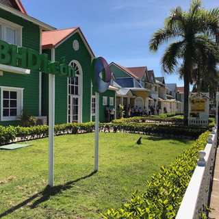 Boutiquen an der Hauptstrasse zum Meer