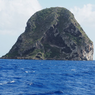 Vorbeifahrt am Rocher du Diamant vor der Südküste von Martinique