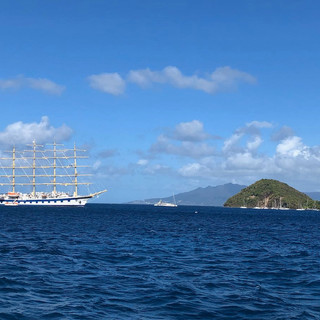 Der Platz zwischen den Illes des Saintes ist nicht nur bei Seglern begehrt...
