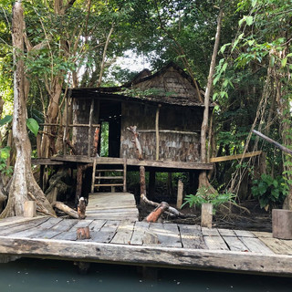 ... mit einer Baracke aus dem Film: Pirates of the Caribean