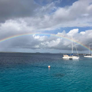 ...und einem Regenbogen am Himmel.
