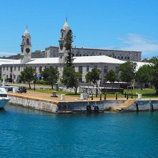 Die grosse Mall im Royal Naval Dockyard