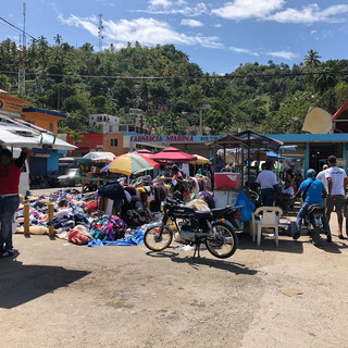 Eingang zum Markt in Samana