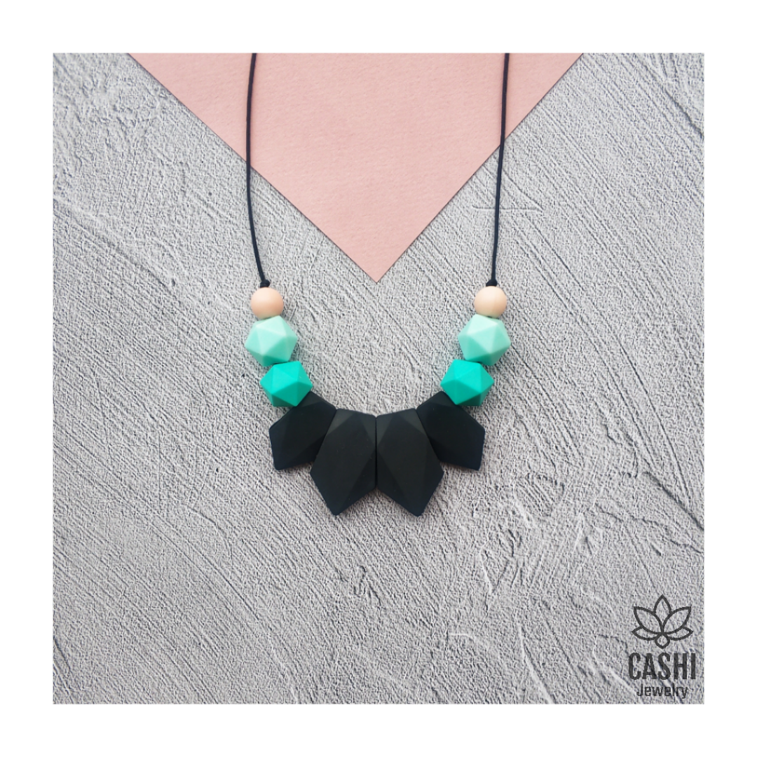 שרשרת אורבן בפיץ' טורקיז ושחור
