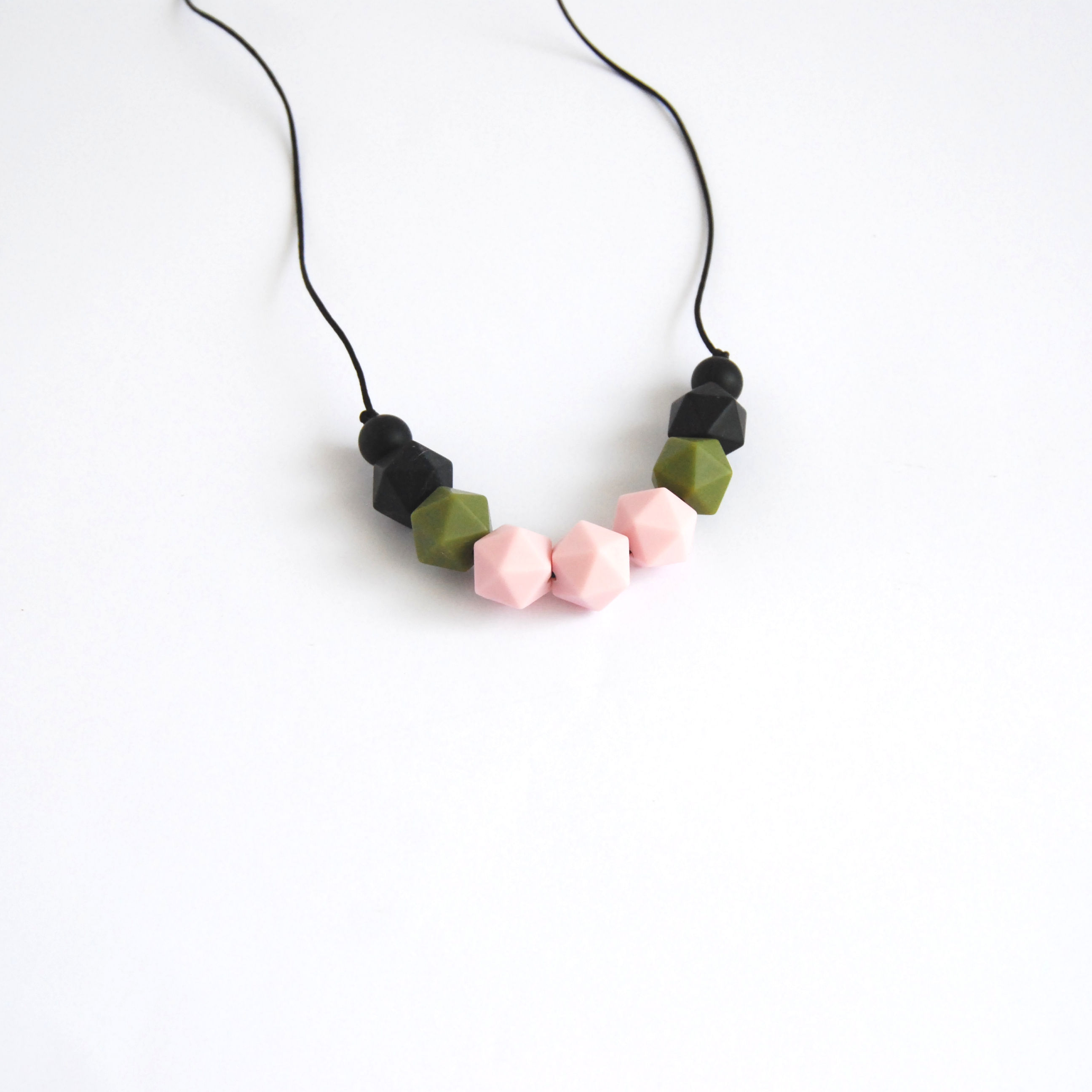 שרשרת מיילי בורוד ירוק שחור